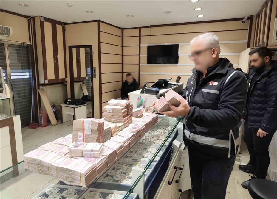 Kuriş soruşturmasında FETÖ izi: F serisi 1 dolarlar yakalandı