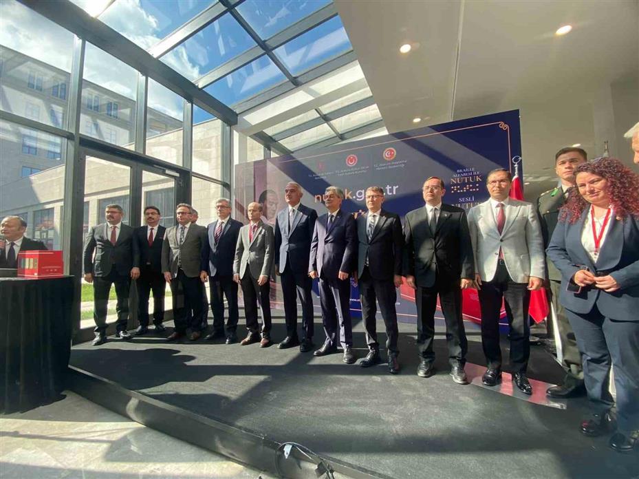 Bakan Ersoy: "(Nutuk Külliyatı Projesi) Türkçenin yanı sıra İngilizce, Almanca, Fransızca, Kazakça, Rusça, Urduca, Farsça ve Türkmence olmak üzere 8 dilde hazırlandı"