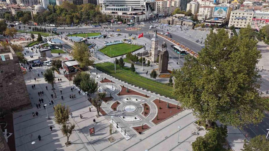 Cumhuriyet Meydanı’nın çehresi değişiyor