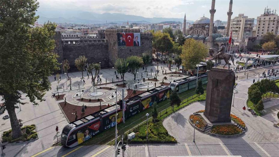 Cumhuriyet Meydanı’nın çehresi değişiyor