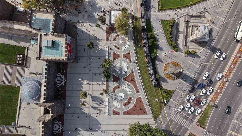 Cumhuriyet Meydanı’nın çehresi değişiyor