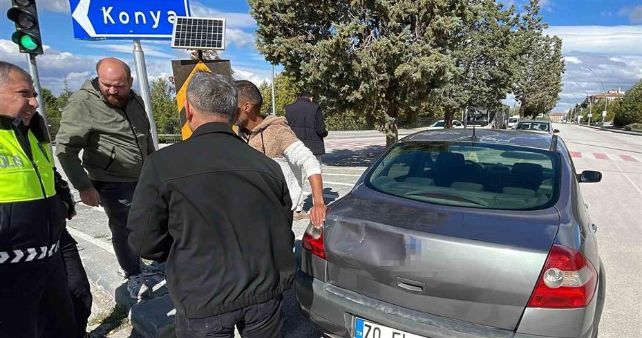Karaman’da firari atın otomobile çarptığı anlar kameraya yansıdı