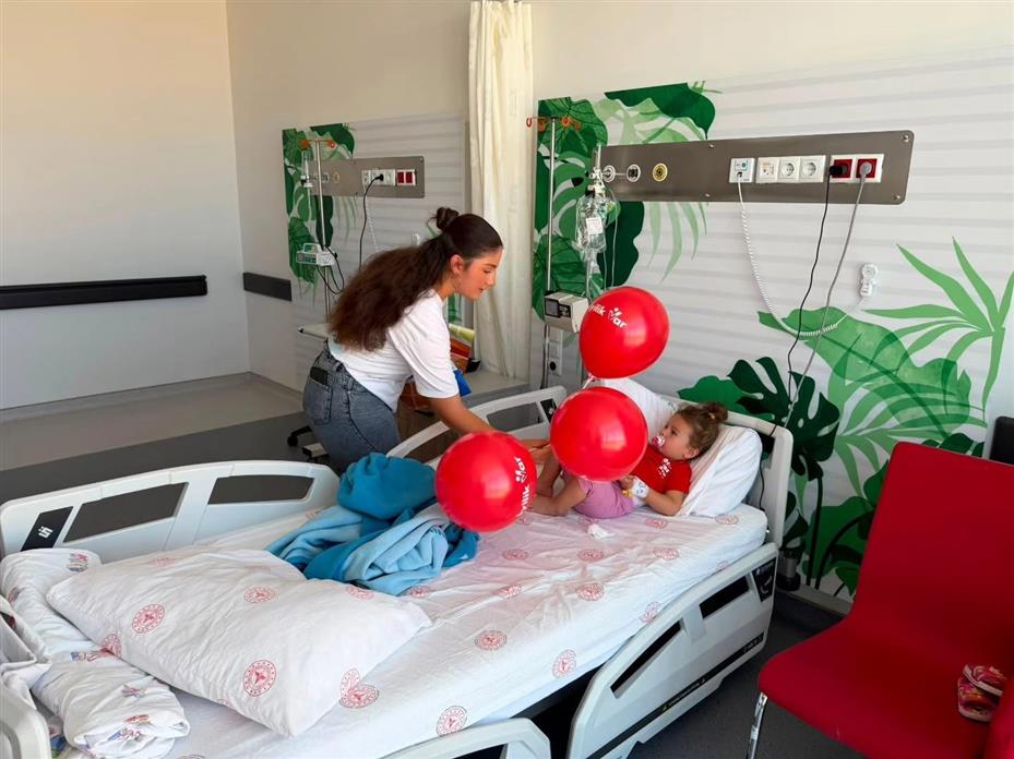Niğde’de ’İyilik Var’ balonları çocuklara moral oldu