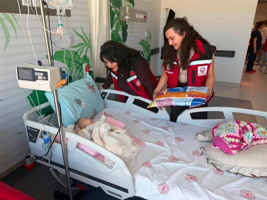 Niğde’de ’İyilik Var’ balonları çocuklara moral oldu