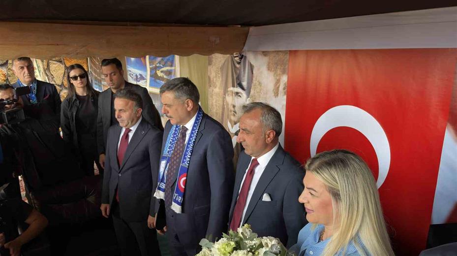 Bakan Çiftçi: "Erzurumlularla olan irtibatımız ve muhabbetimiz devam ediyor"