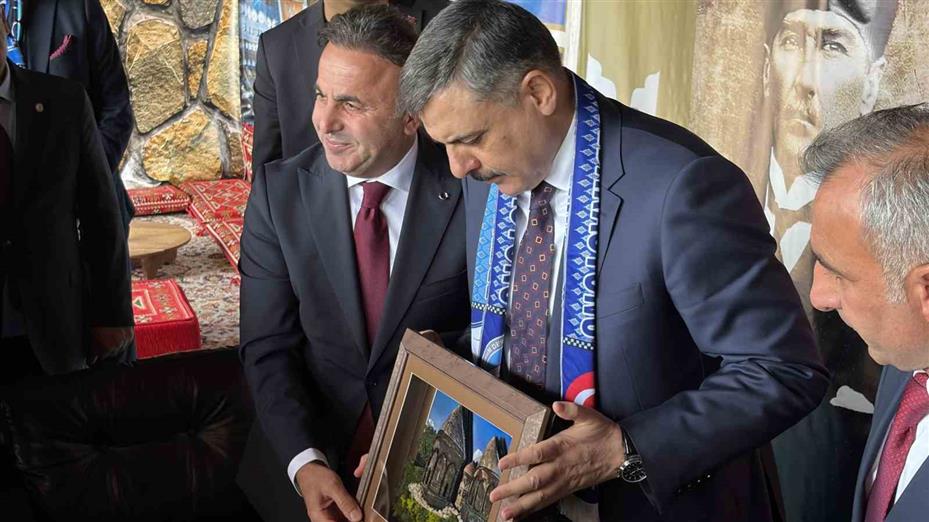 Bakan Çiftçi: "Erzurumlularla olan irtibatımız ve muhabbetimiz devam ediyor"