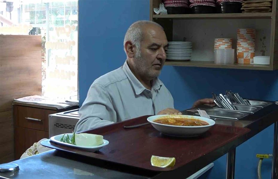 Aksaray’da Kurtlar Vadisi’ndeki Abidin’e benzeyen lokantacı ilgi çekiyor