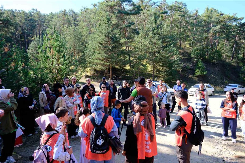 Akdağmadeni’nde sonbahar doğa yürüyüşü gerçekleştirildi