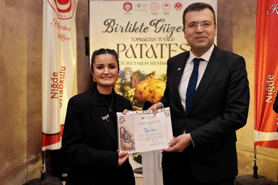Niğde’de patates bu kez topraktan tuvale taşındı