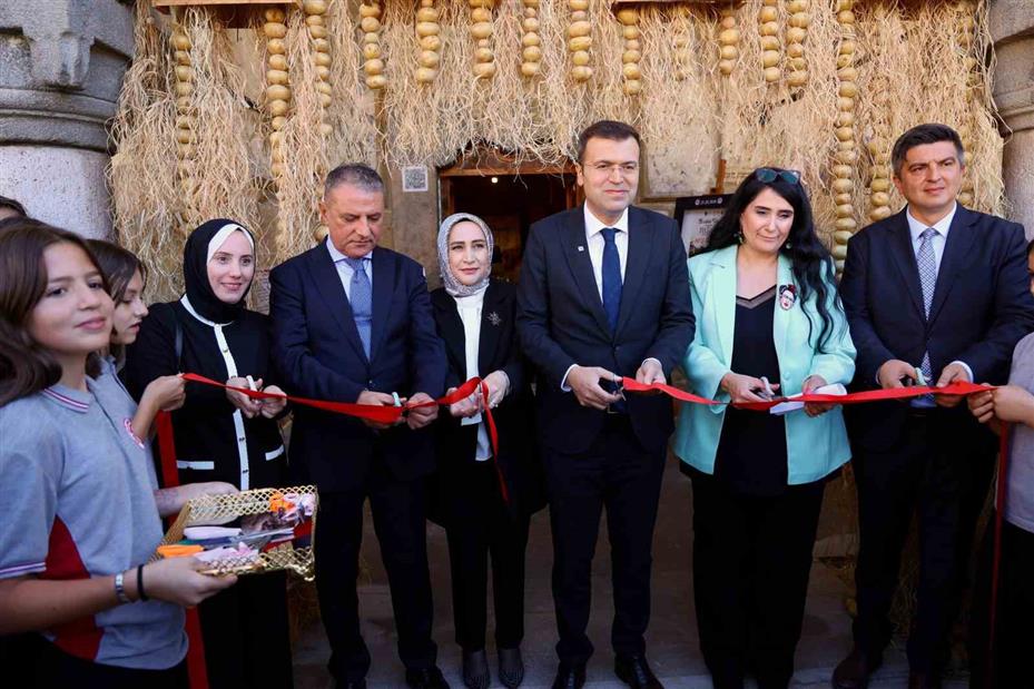 Niğde’de patates bu kez topraktan tuvale taşındı