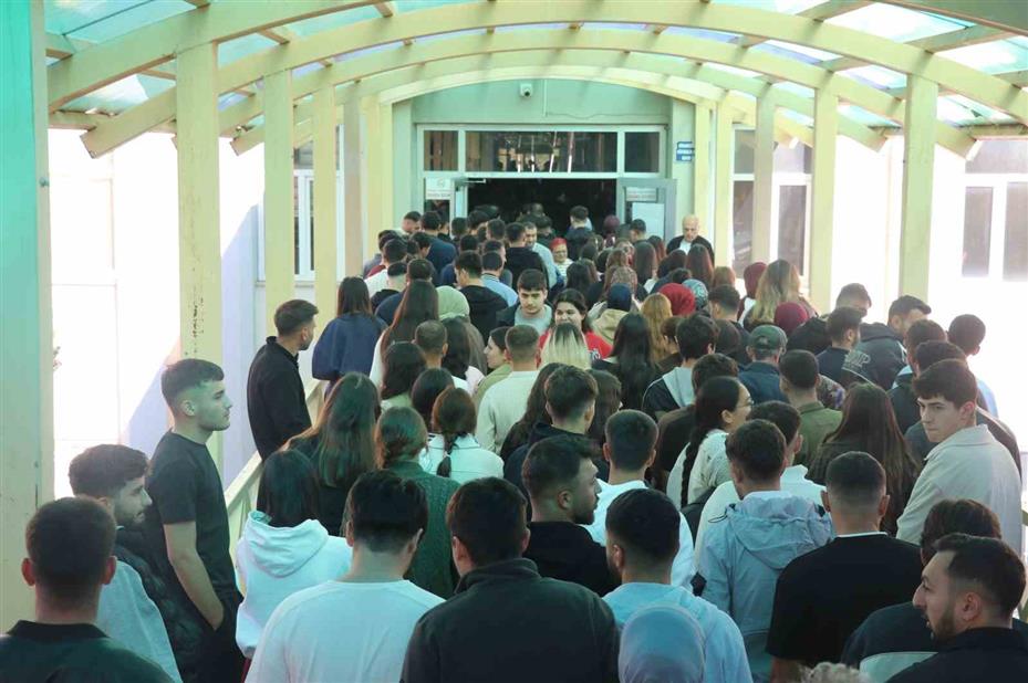 Sivas’ta KPSS Ortaöğretim heyecanı küpeleri unutturdu