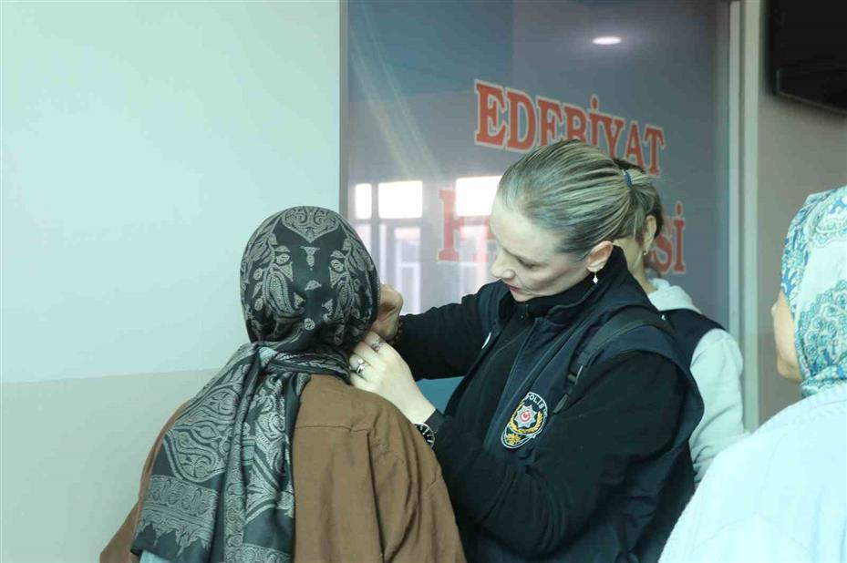 Sivas’ta KPSS Ortaöğretim heyecanı küpeleri unutturdu