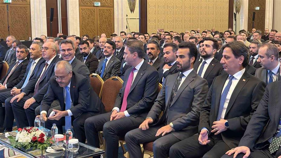 Bakan Bayraktar: "Milli Enerji 2040 kapsamında elektrik iletim ve dağıtım altyapımızda yaklaşık 100 milyar dolarlık bir yatırım öngörüyoruz"