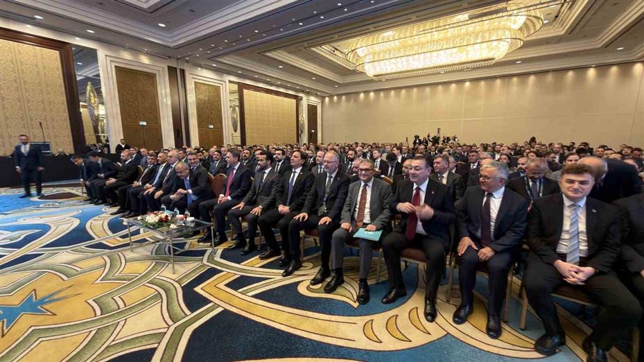 Bakan Bayraktar: "Milli Enerji 2040 kapsamında elektrik iletim ve dağıtım altyapımızda yaklaşık 100 milyar dolarlık bir yatırım öngörüyoruz"