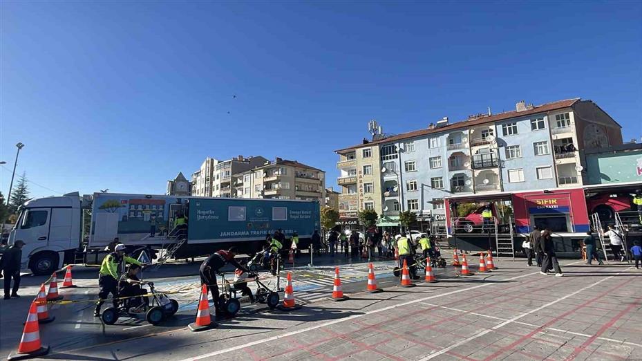 Karaman’da emniyet kemerinin hayati önemi simülasyonla anlatıldı