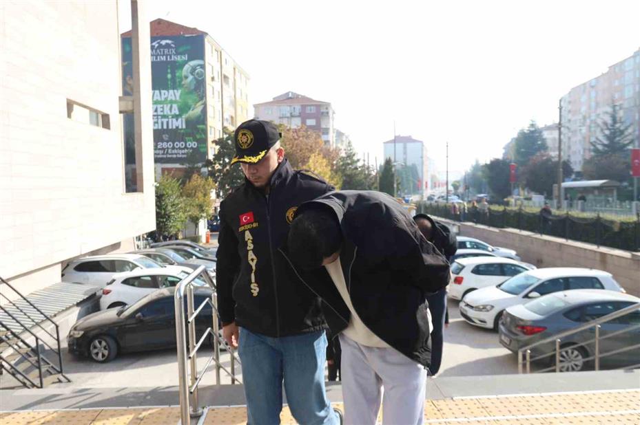 Eskişehir merkezli fuhuş operasyonunda 18 şüpheli tutuklandı