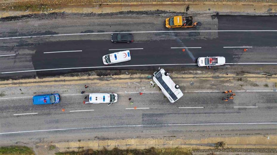 Kırıkkale’de işçi servisi devrildi: 1’i ağır 15 yaralı
