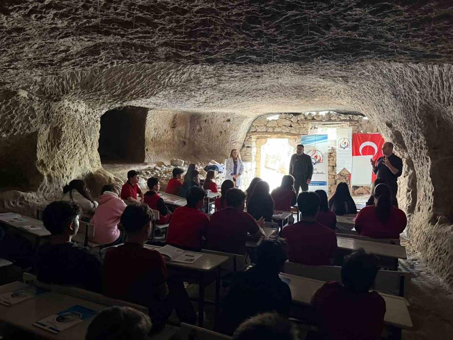 Sınıfa dönüşen tarihi manastır öğrencileri ağırladı