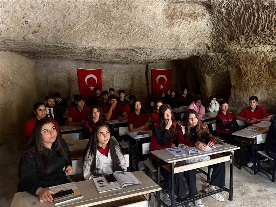 Sınıfa dönüşen tarihi manastır öğrencileri ağırladı