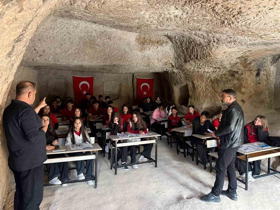 Sınıfa dönüşen tarihi manastır öğrencileri ağırladı