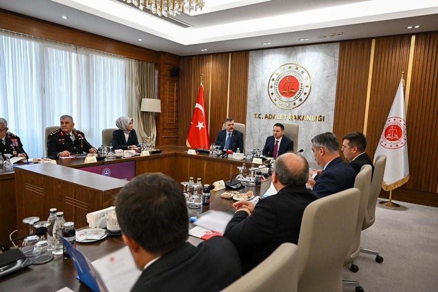 Bakan Gürlek, Bakan Çiftçi ile bir araya geldi