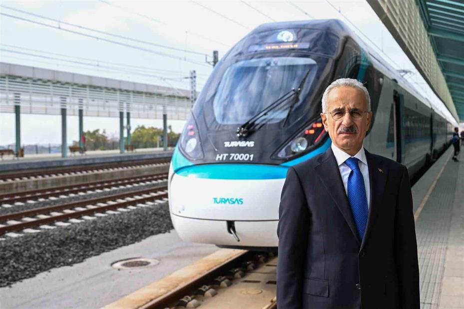 Bakan Uraloğlu: "Saatte 225 kilometre hızla hizmet verecek olan trenimizle saatte 250 kilometre hızı Ankara-Kırıkkale arasında denedik"