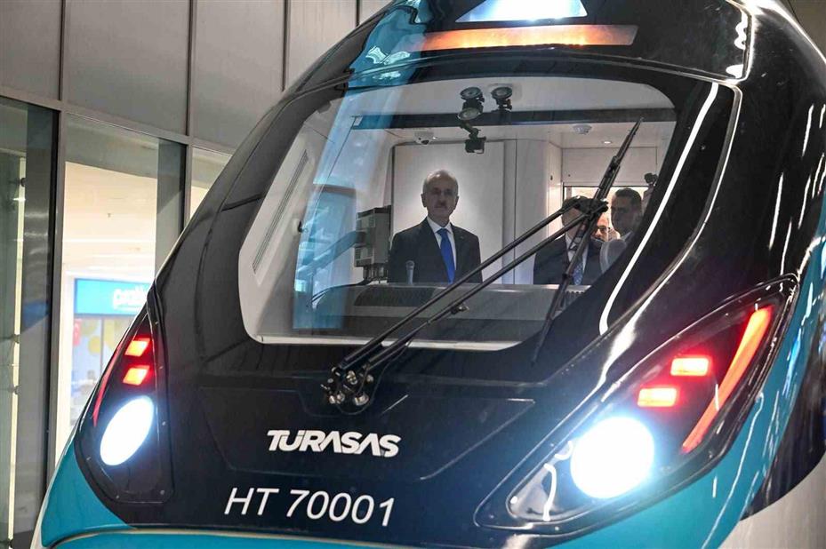 Bakan Uraloğlu: "Saatte 225 kilometre hızla hizmet verecek olan trenimizle saatte 250 kilometre hızı Ankara-Kırıkkale arasında denedik"