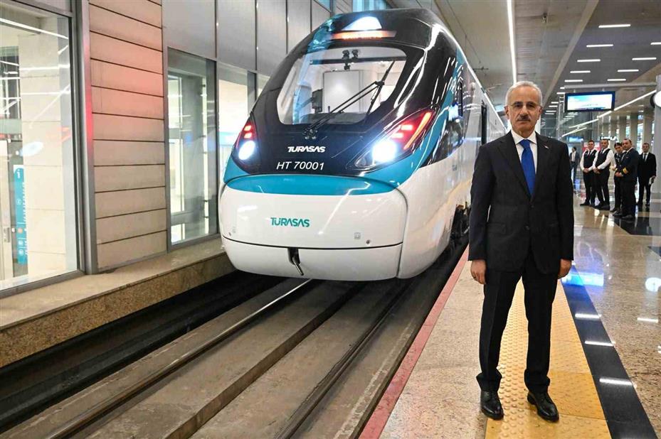 Bakan Uraloğlu: "Saatte 225 kilometre hızla hizmet verecek olan trenimizle saatte 250 kilometre hızı Ankara-Kırıkkale arasında denedik"