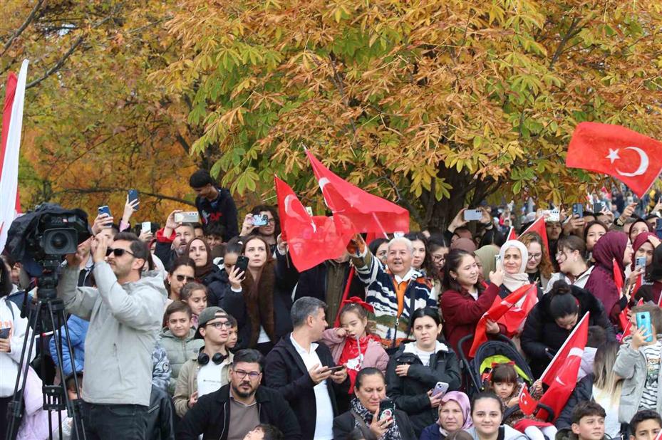 SOLOTÜRK Eskişehir semalarında nefes kesti