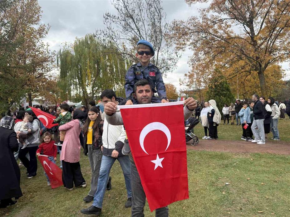 SOLOTÜRK Eskişehir semalarında nefes kesti