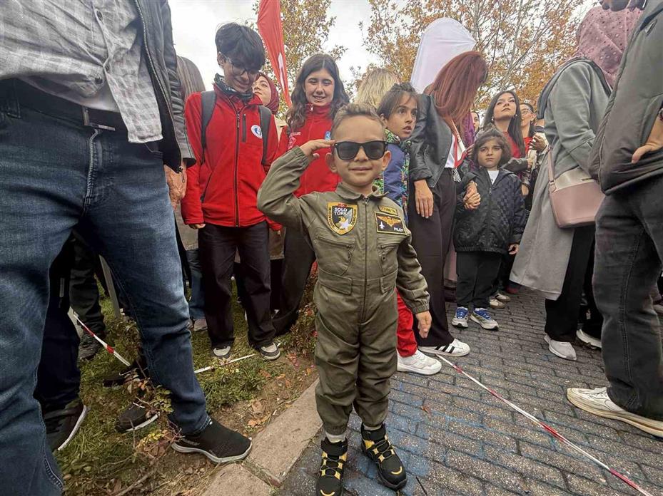 SOLOTÜRK Eskişehir semalarında nefes kesti