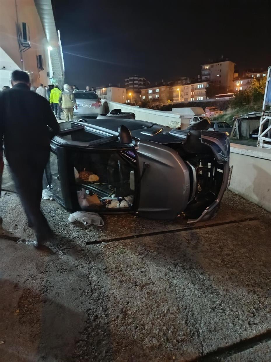 Ankara’da mini araç devrildi: 1 yaralı