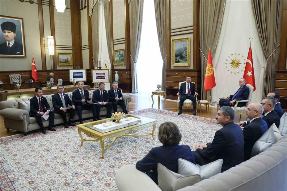 Cumhurbaşkanı Erdoğan, Kırgızistan Cumhurbaşkanı Caparov ile bir araya geldi