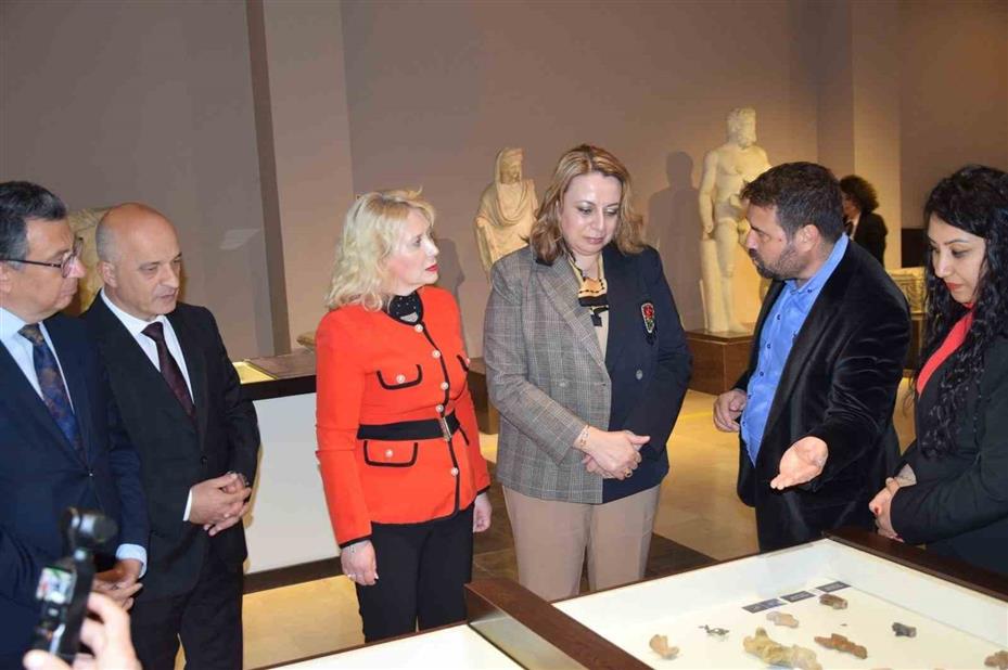 Eskişehir’de "Yaşamın İzinde Kadın" sergisi açıldı