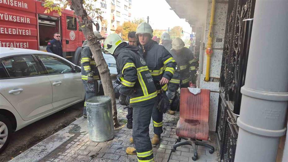 Dükkanında yangın çıkan kadın gözyaşları içinde kaldı: "Bütün mallarım gitti, dükkanım gitti"