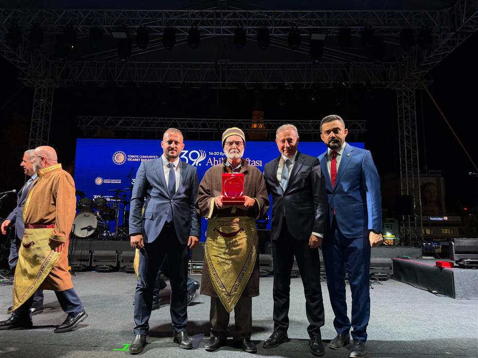 Yılın Türkiye Ahisi Mehmet Güneş, Ödülünü Aldı
