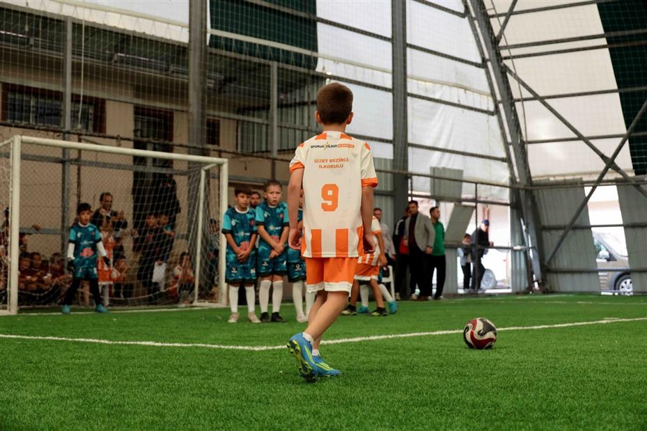 Karatay'da Geleneksel İlkokullar Arası Dostluk ve Kardeşlik Futbol Turnuvası Başladı