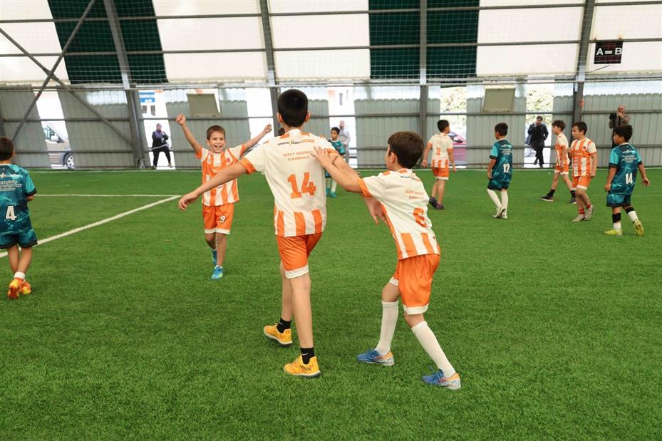 Karatay'da Geleneksel İlkokullar Arası Dostluk ve Kardeşlik Futbol Turnuvası Başladı