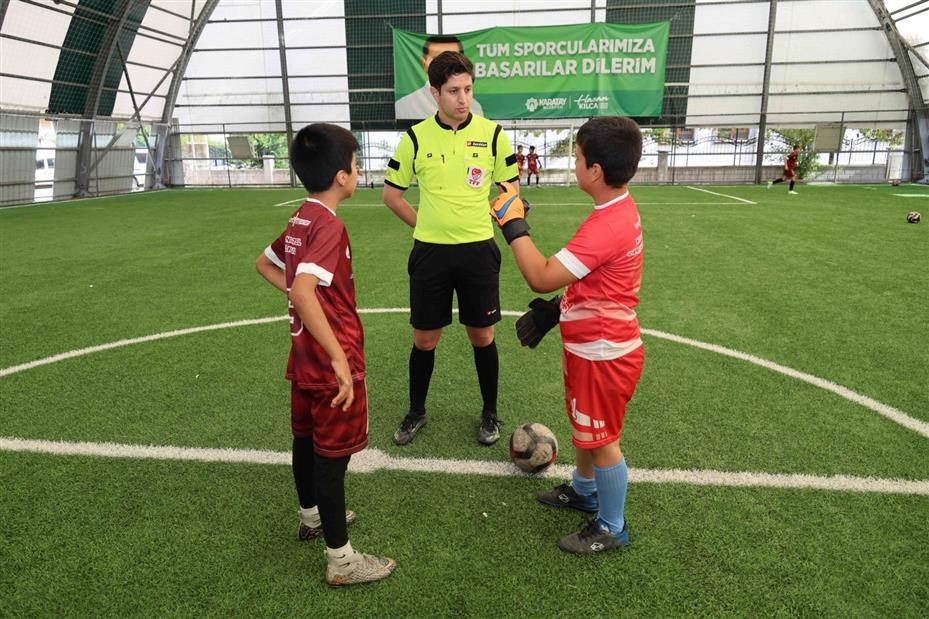 Karatay'da Geleneksel İlkokullar Arası Dostluk ve Kardeşlik Futbol Turnuvası Başladı