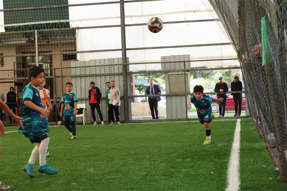 Karatay'da Geleneksel İlkokullar Arası Dostluk ve Kardeşlik Futbol Turnuvası Başladı