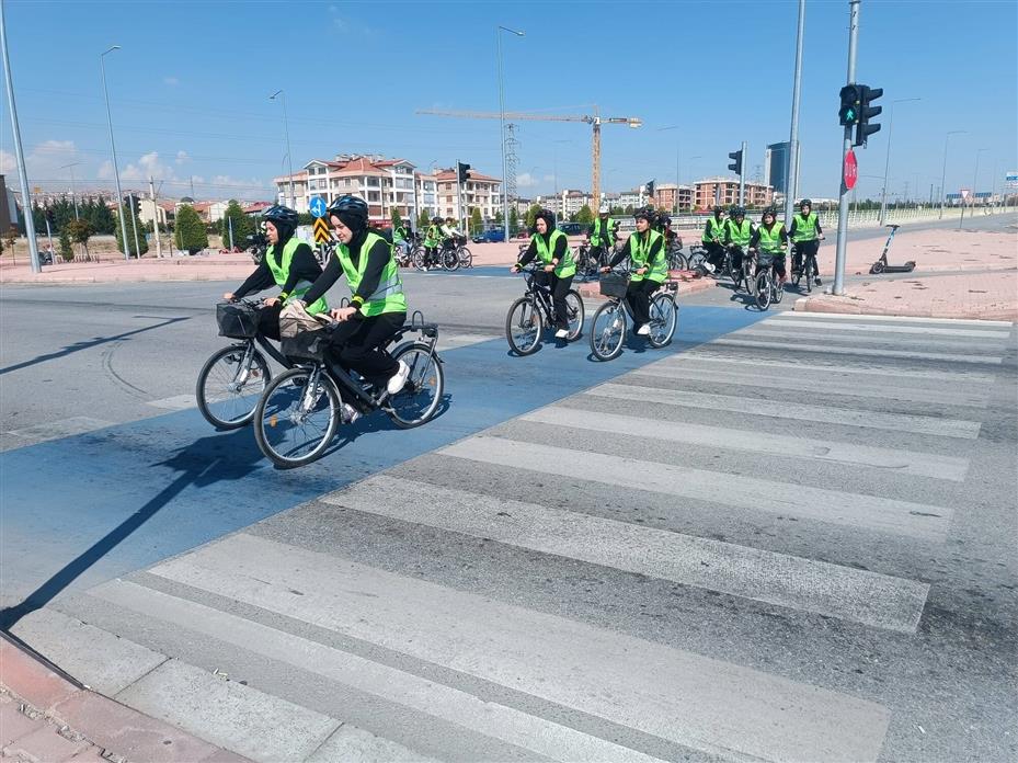 Konya’da Bisiklet Kültürü Okullarda Yaygınlaşıyor: Öğrenciler Sille’ye Pedal Çevirdi