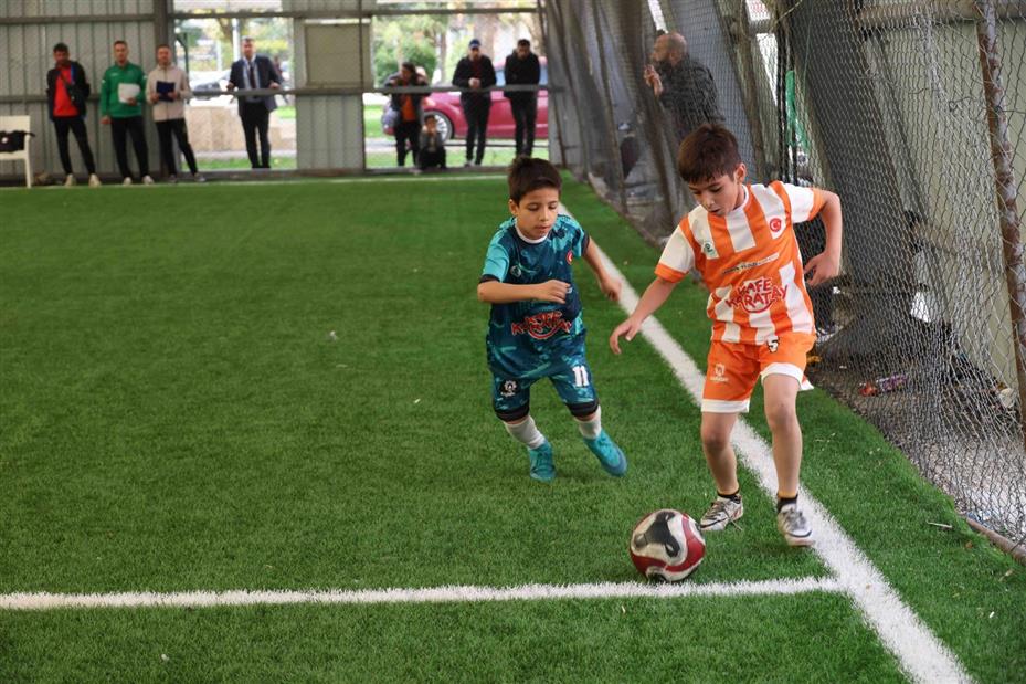 Karatay'da Geleneksel İlkokullar Arası Dostluk ve Kardeşlik Futbol Turnuvası Başladı