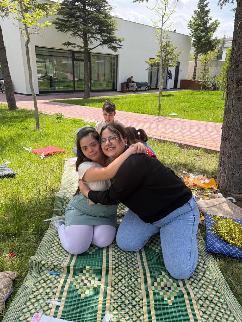 Birlikte Ürettiler, Birlikte Eğlendiler