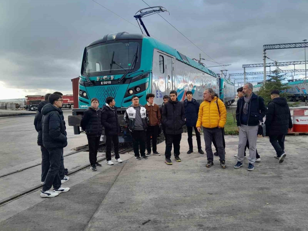 Lise öğrencilerinden yerli üretime teknoloji odaklı ziyaret