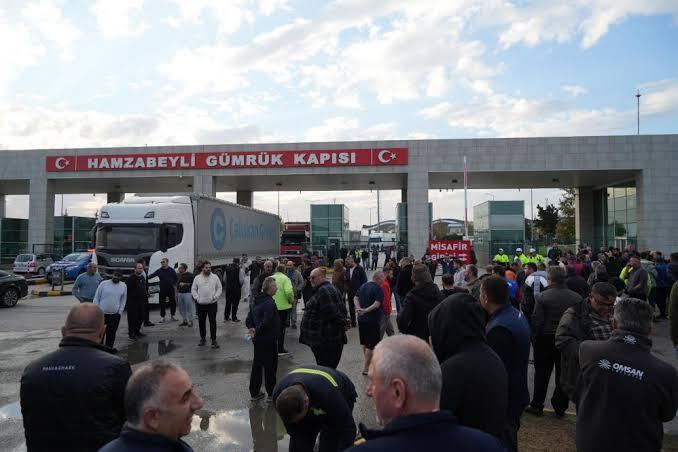 Türk TIR Şoförleri Kontak Kapattı! Avrupa ile Ticaret Durma Noktasında