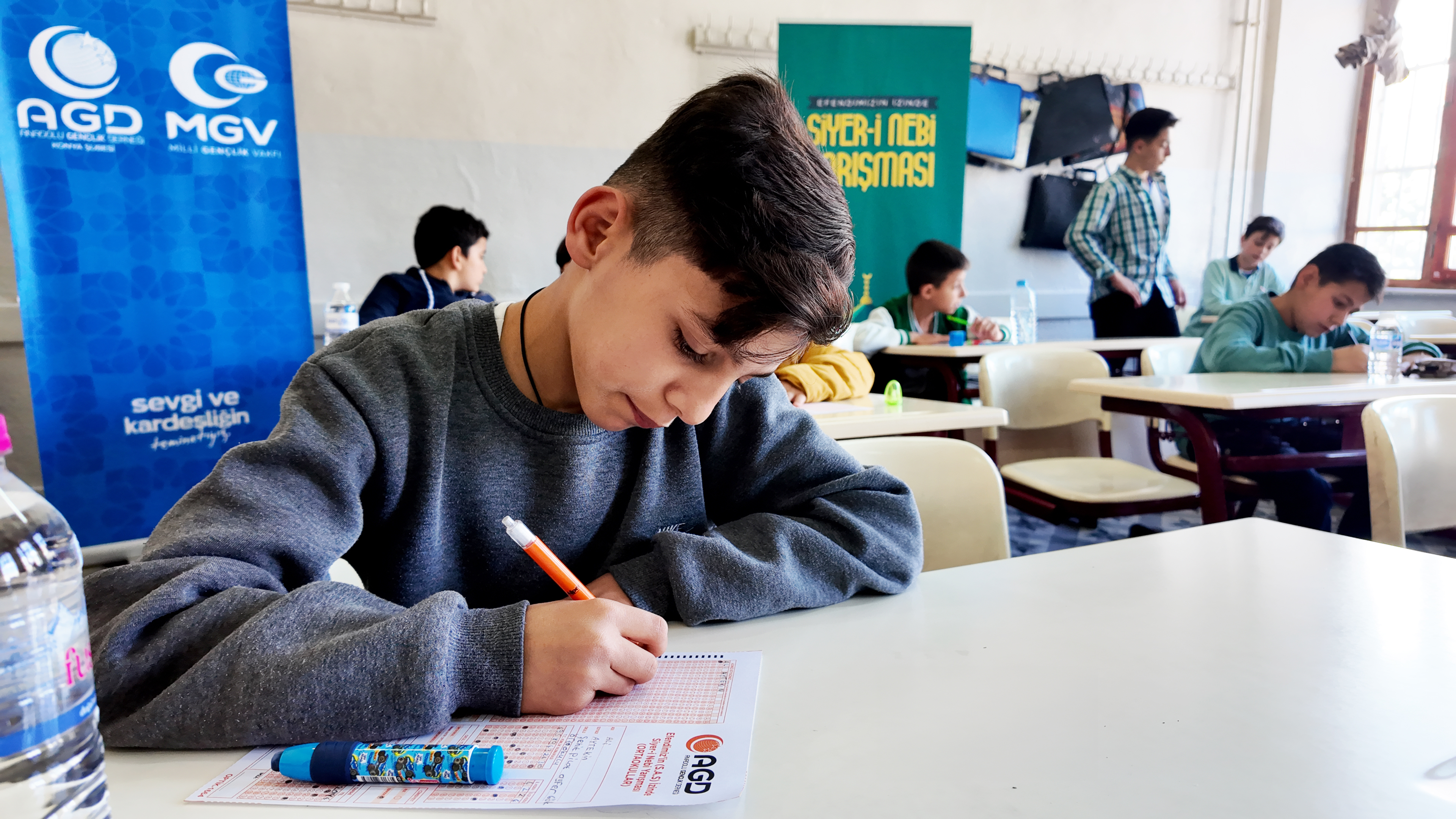 Kaybedeni Olmayan Umre Ödüllü Sınava Binlerce Öğrenci Katıldı 