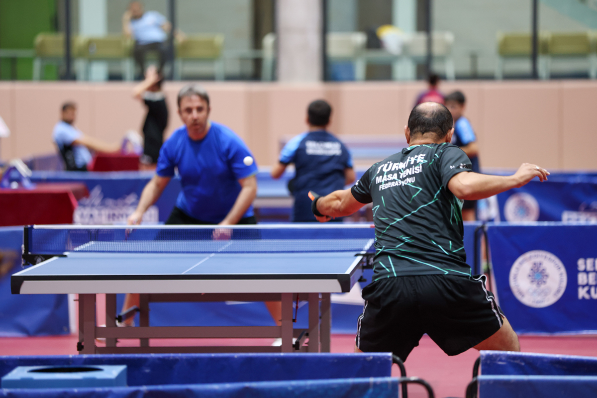 Selçuklu’da 524 Sporcu Masa Tenisi İçin Raket Salladı