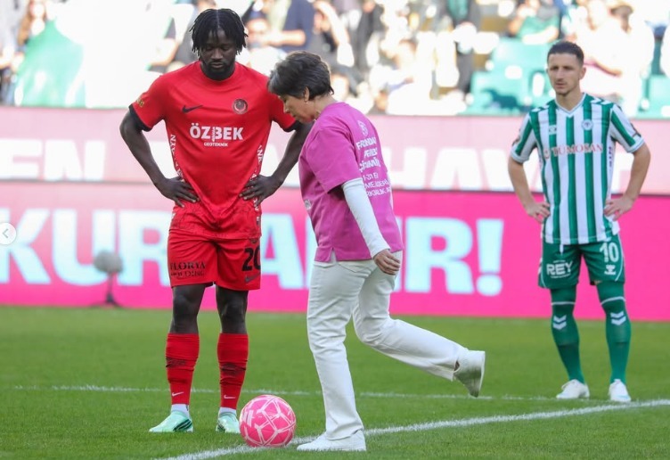 Konyaspor Maçında Pembe Farkındalık!