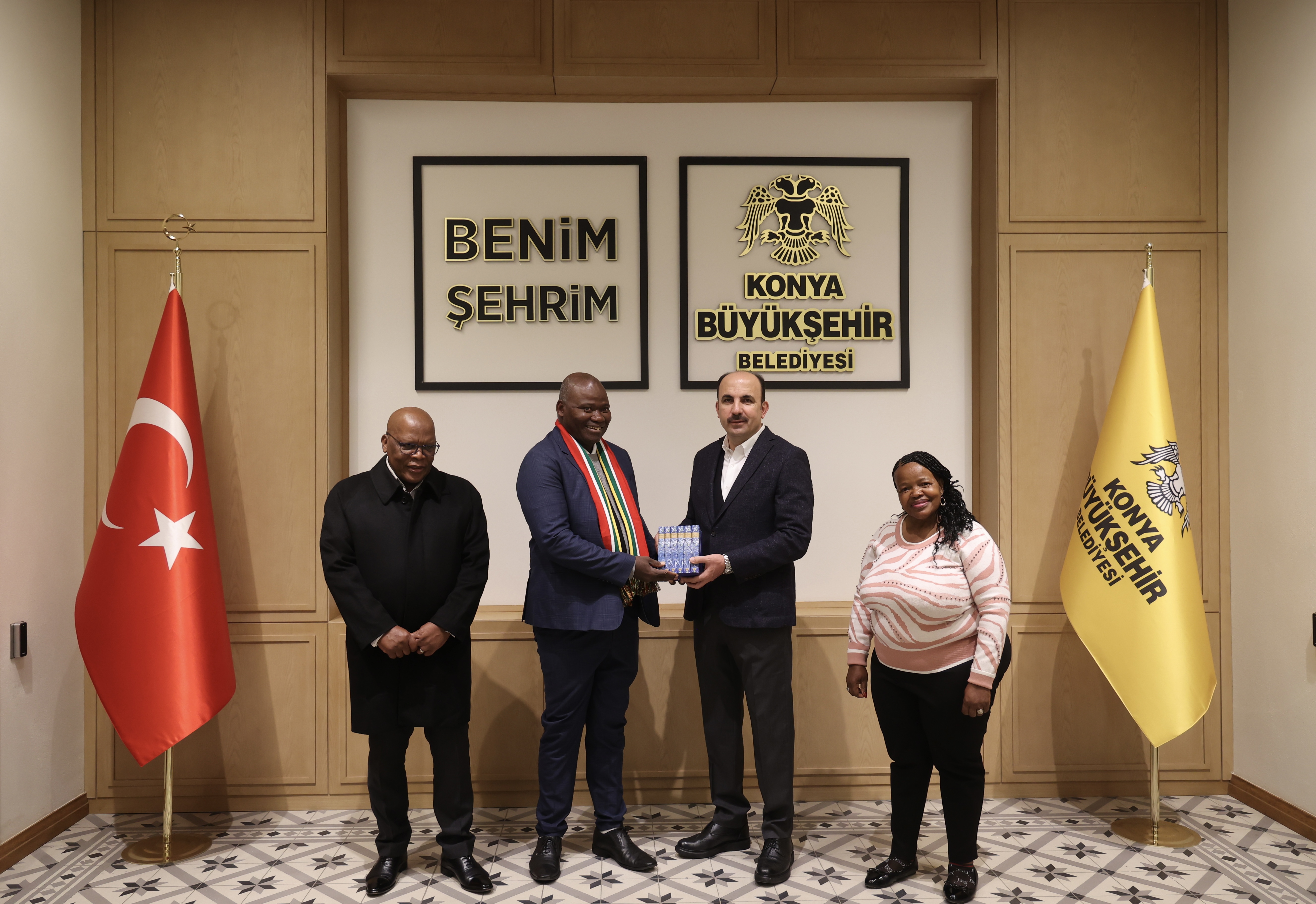 Güney Afrika Yerel Yönetimler Birliği Başkanı Stofile, Başkan Altay’ı Ziyaret Etti