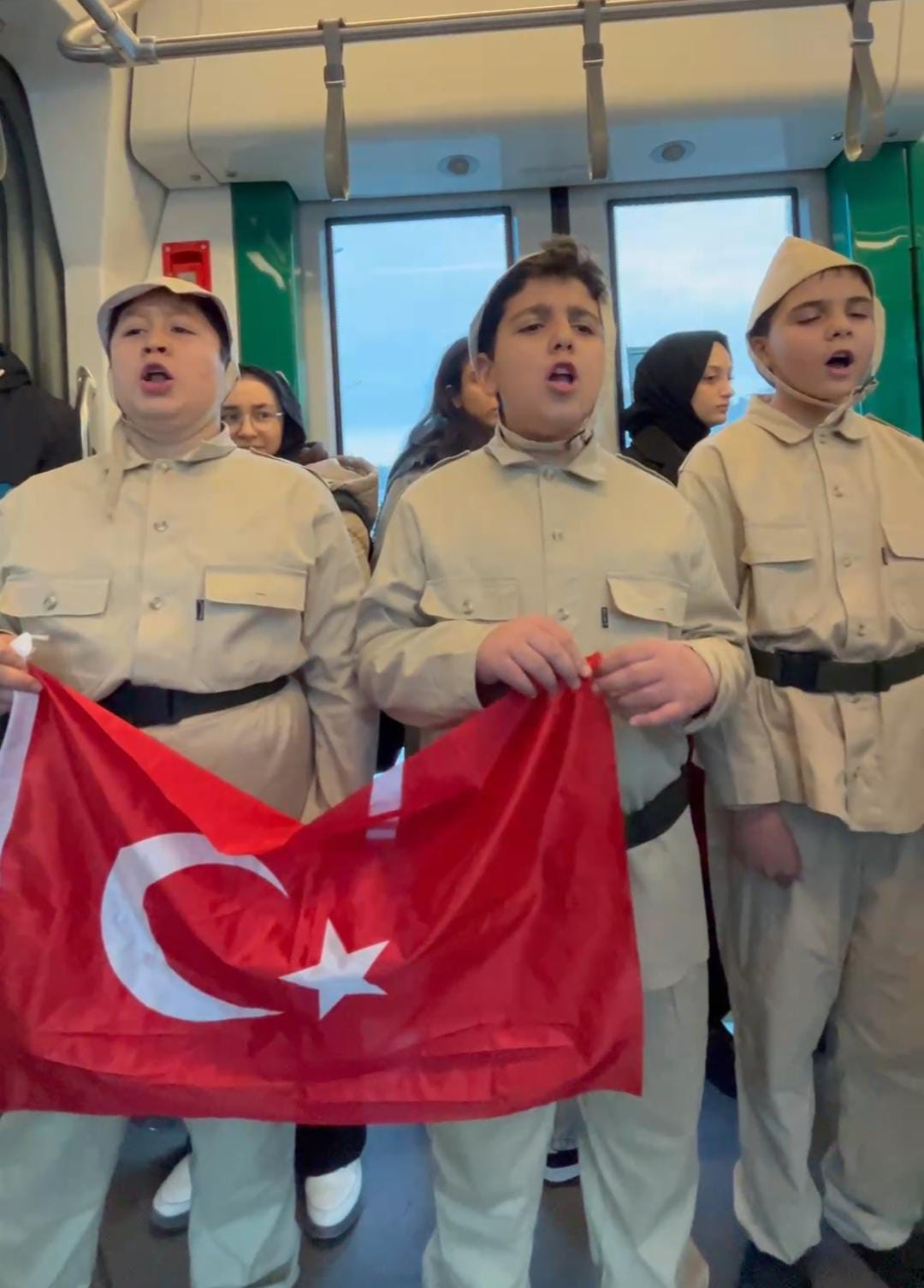 Özel Envar Koleji'nden Tramvayda Duygulu Anma Programı 